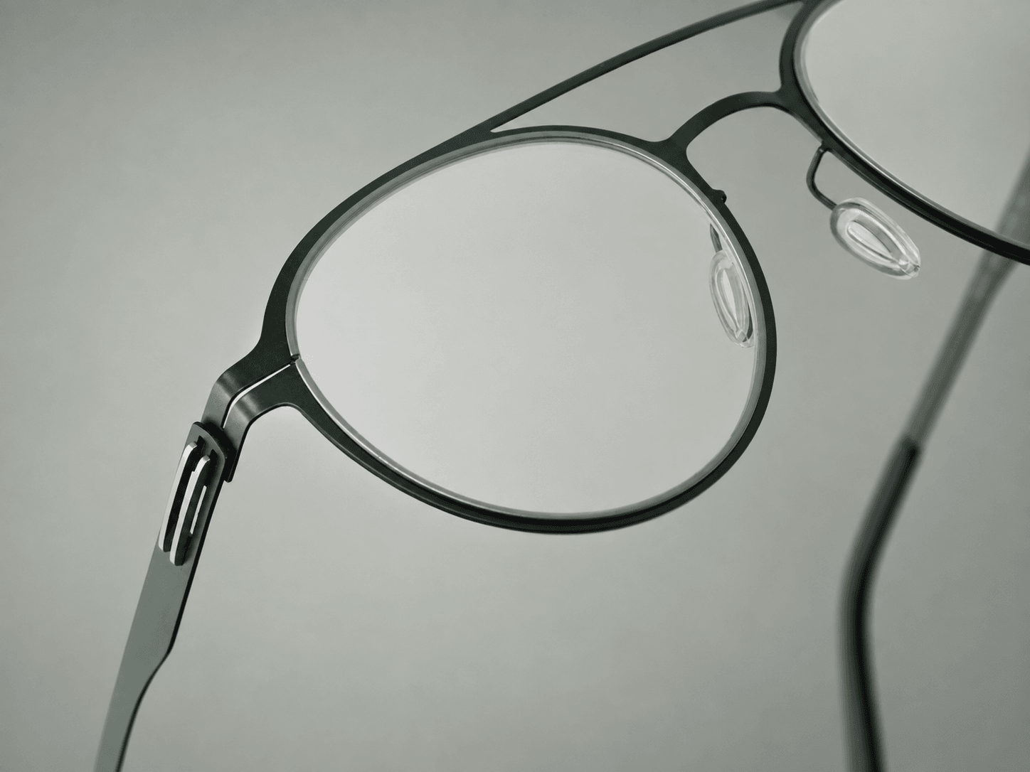 Canopy green metal optical frame with a double bridge