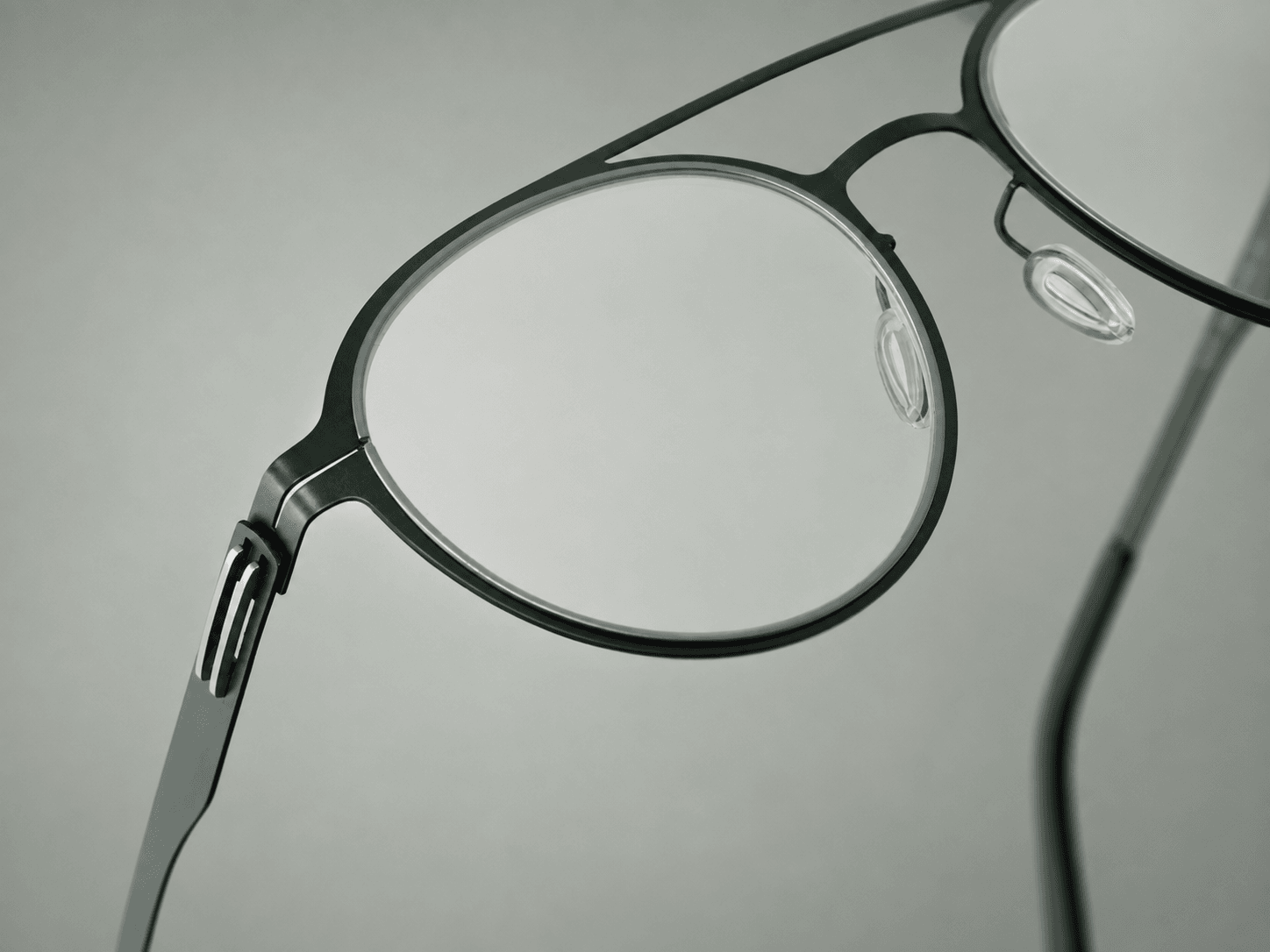 Canopy green metal optical frame with a double bridge