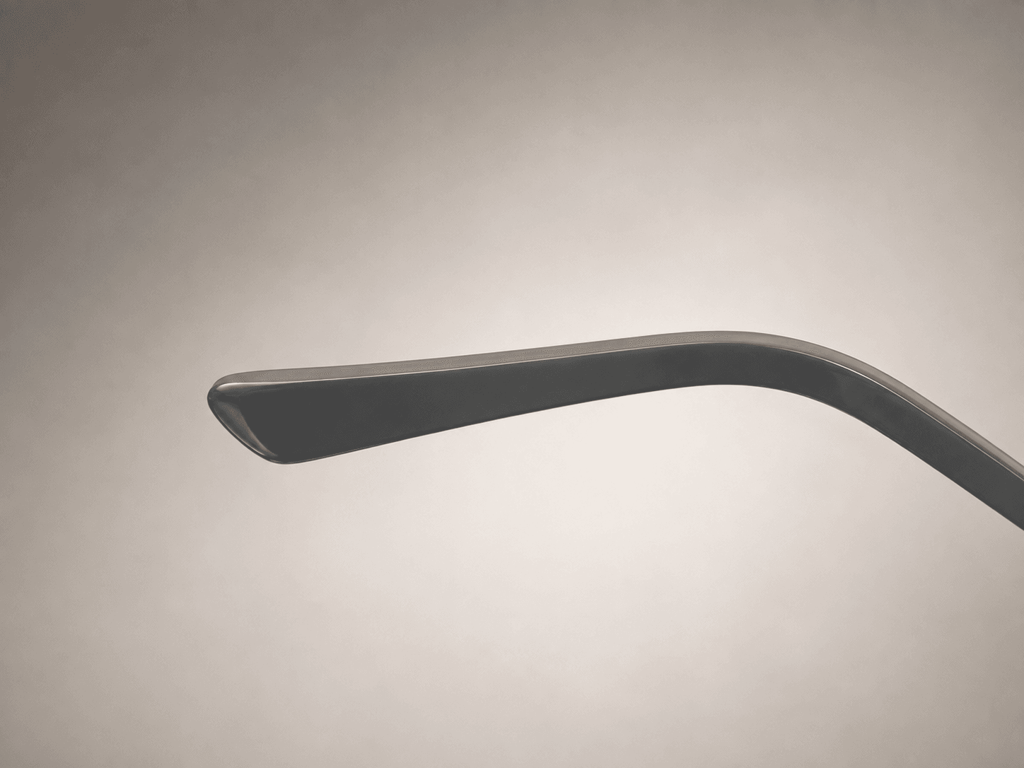 Vector temple and curved temple tip detail