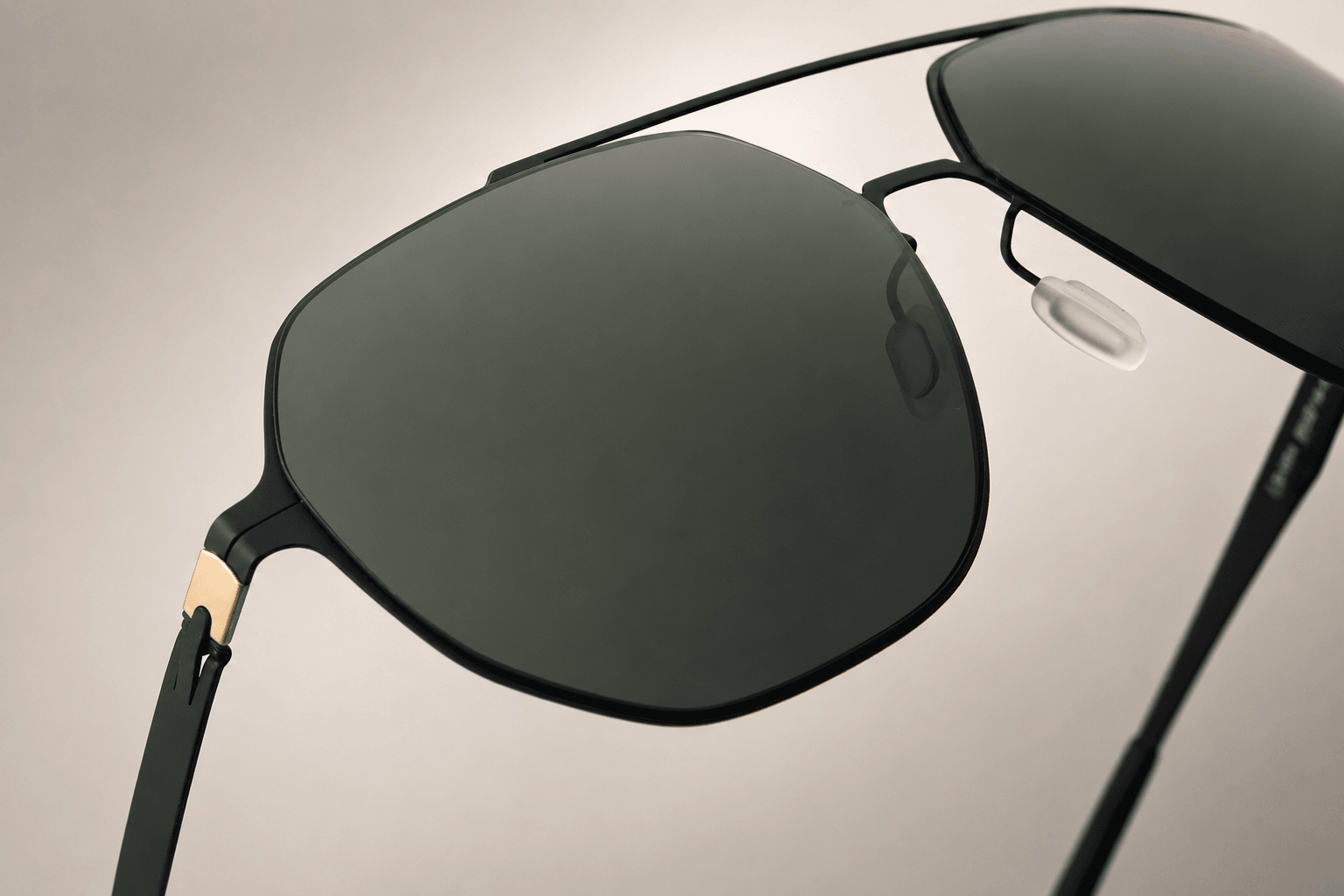Three-quarter view of the Traverse double-bridge sunglasses