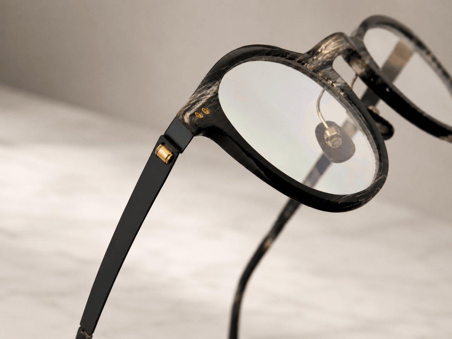 Three-quarter view of the Moraine frame and nose pads